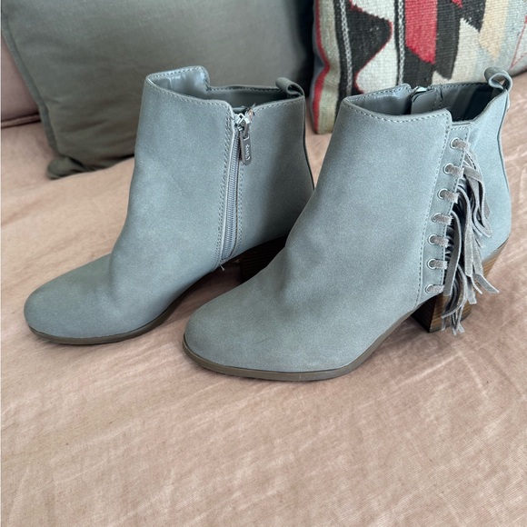 Circus by Sam Edelman Gray Ankle Boots with Fringe - Picture 1 of 6